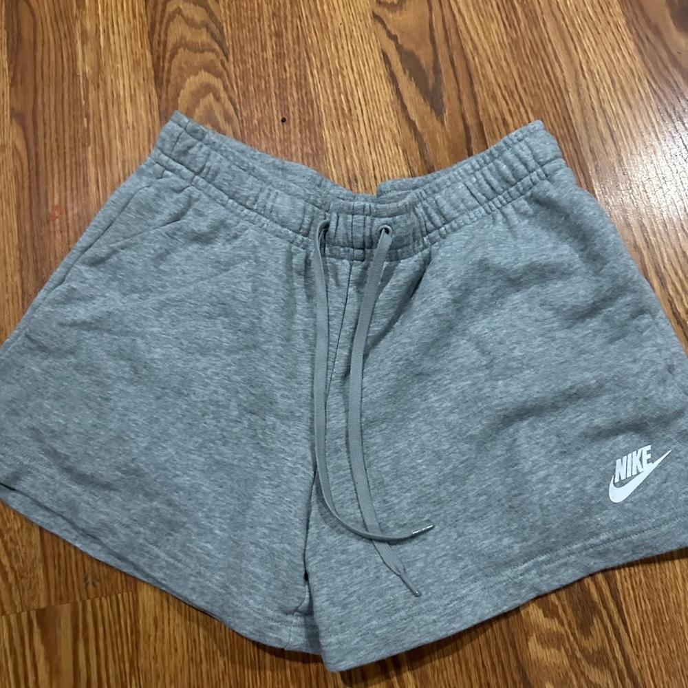 Medium women’s Nike shorts